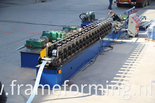 Photovoltaic stents roll forming machine